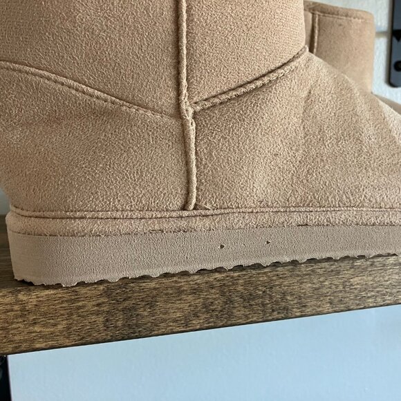 La Vie En Rose Faux Suede Bootie Slippers NWOT - Picture 6 of 7